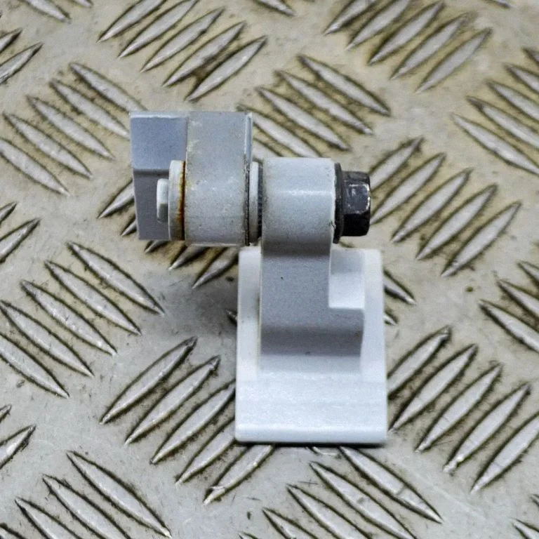 Priekšējā augšējā eņģe A047058