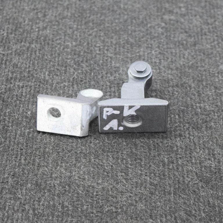 Front door upper hinge – BMW X1 F48 F49 (2015-2022)