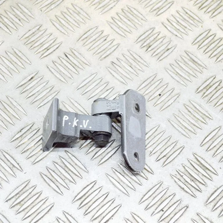 Front door upper hinge 7333061