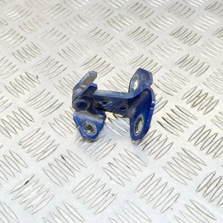Front door upper hinge 1120038