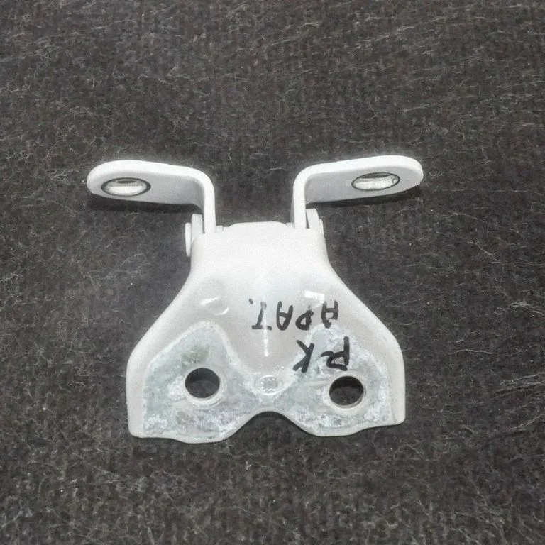 Priekšējā augšējā eņģe A046057