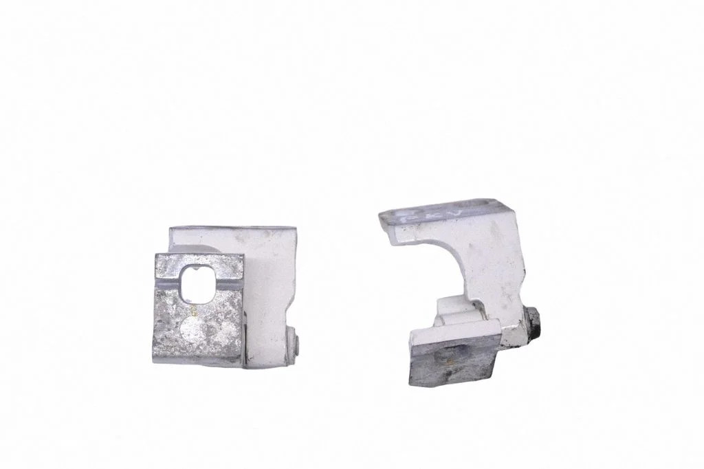 Front door upper hinge A048903
