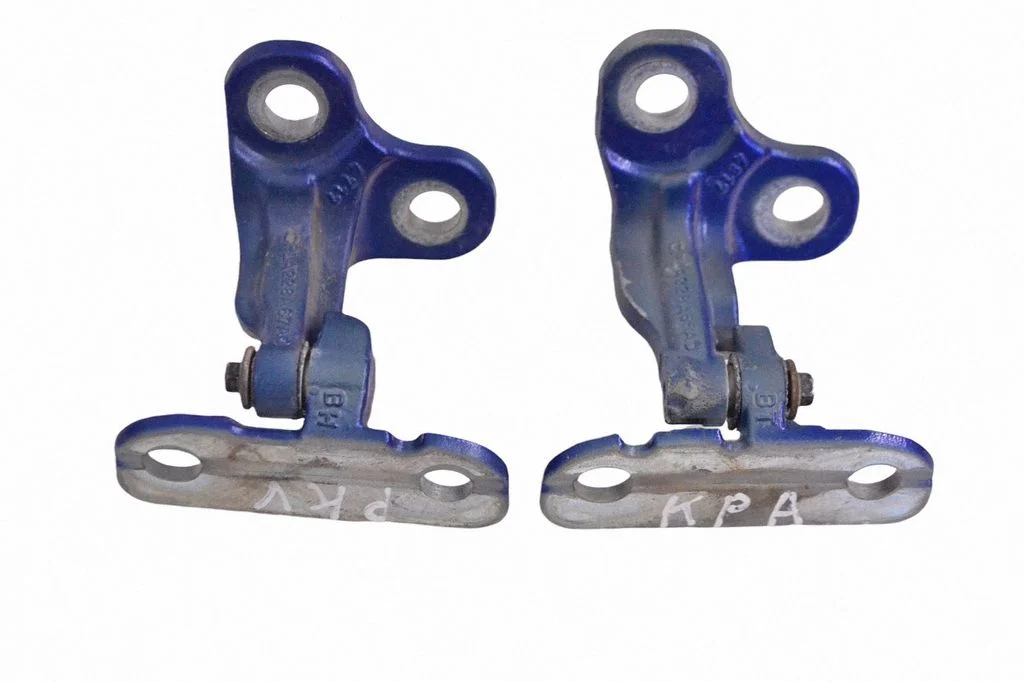 Front door upper hinge – left
