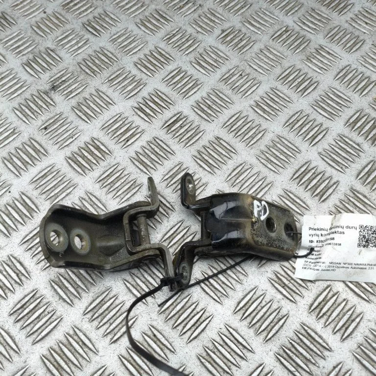 Priekšējo eņģu komplekts 824204P00A