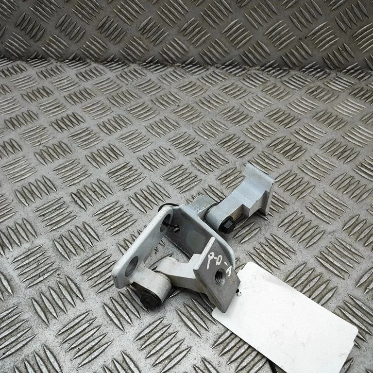 Esiukse hingede komplekt 7420094