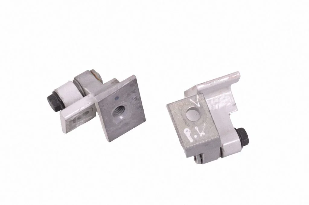 Front door upper hinge 7246067