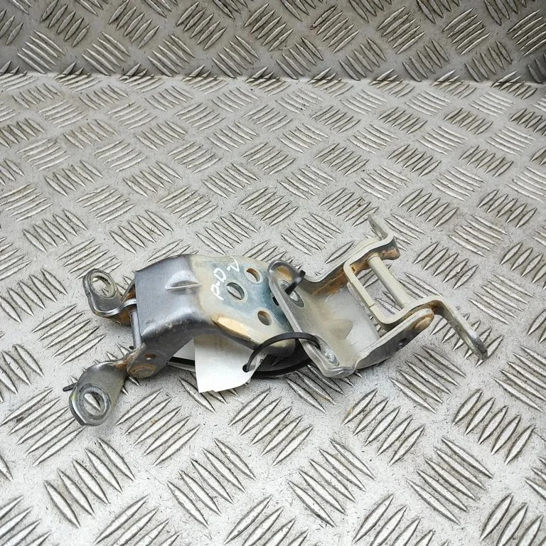 Komplet zawiasów drzwi przednich ST6106209U