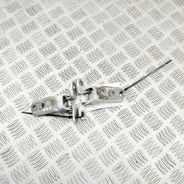Esiukse hingede komplekt 5702A161