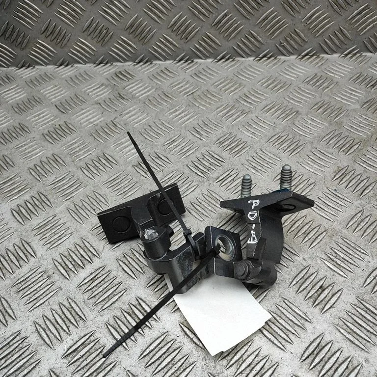 Priekšējo eņģu komplekts A1777209605