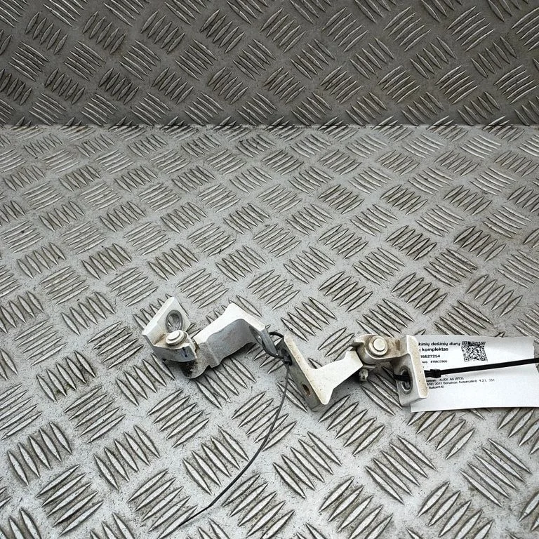 Esiukse hingede komplekt 8K0831402D