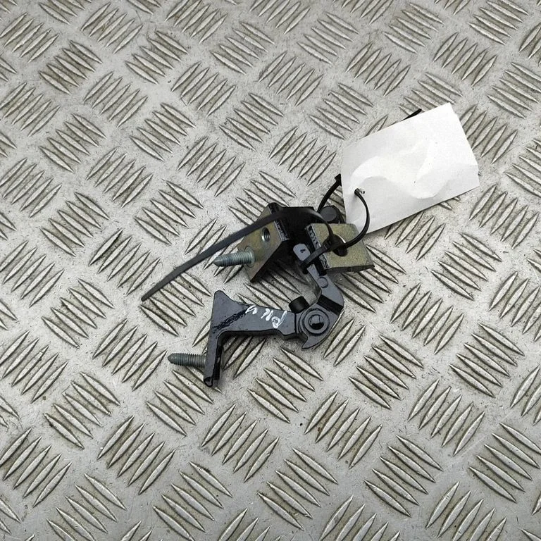 Esiukse hingede komplekt 8V0833403E