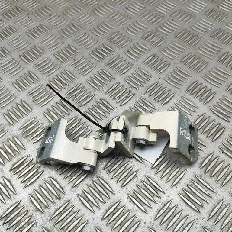 Priekšējo eņģu komplekts 50525346
