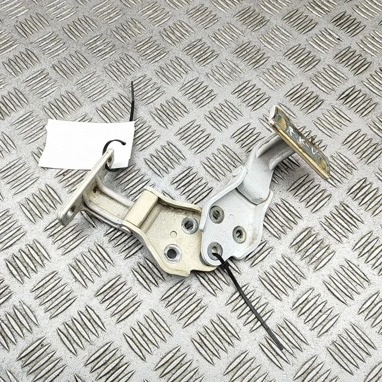 Esiukse hingede komplekt – Iveco Daily 6th gen (2014-)