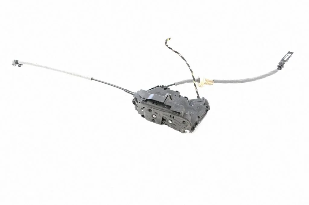 Priekšējā slēdzene (pie roktura) 5TC837015