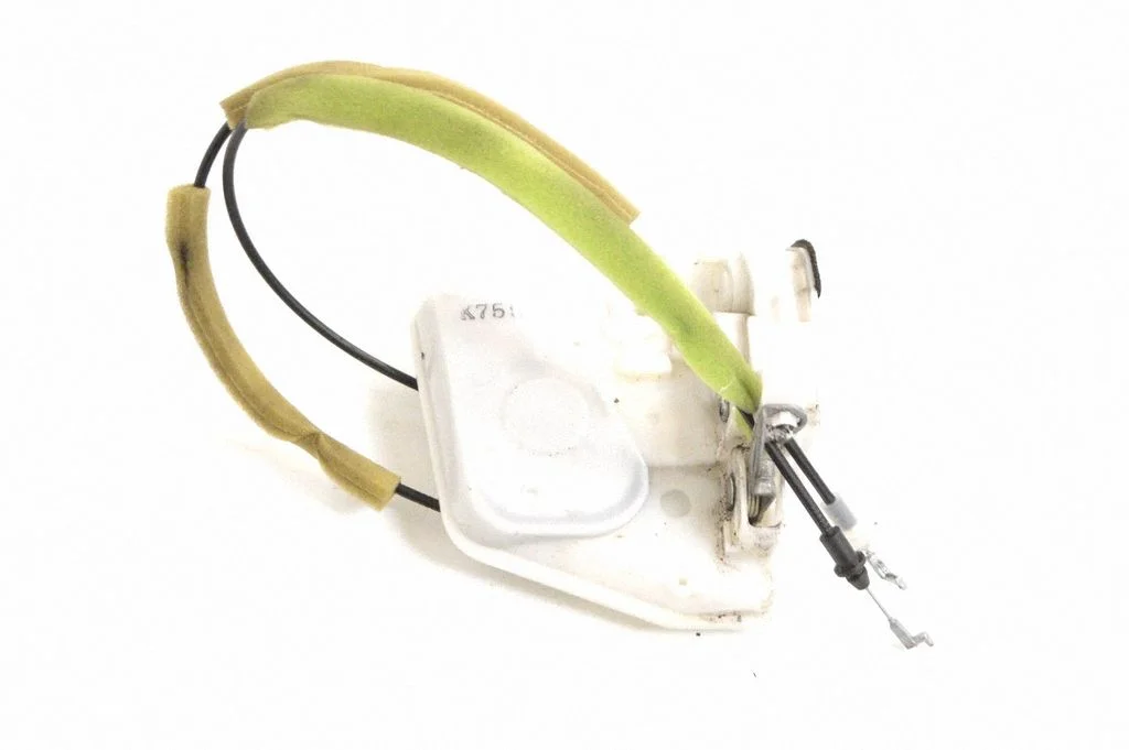 Coupe door lock (next to the handle) GJE8