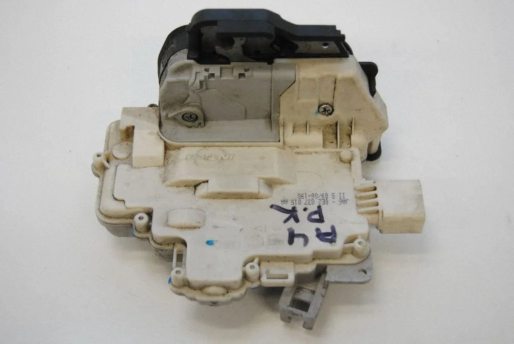 Coupe door lock (next to the handle) – Audi A4 S4 B7 8E 8H (2005-2008)
