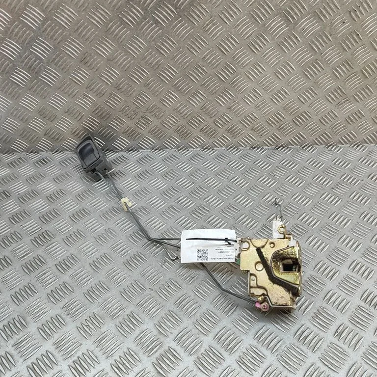 Priekšējā slēdzene (pie roktura) 8050325G00