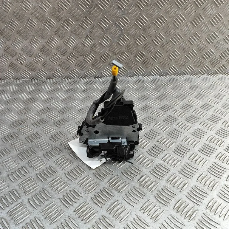 Coupe door lock (next to the handle) – Renault Austral (2023-)