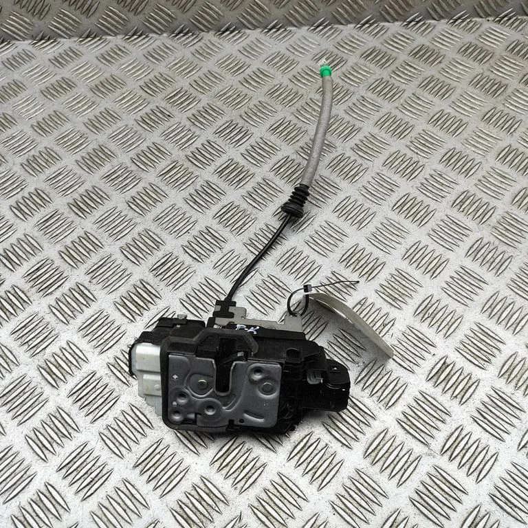 Coupe door lock (next to the handle) C26966106
