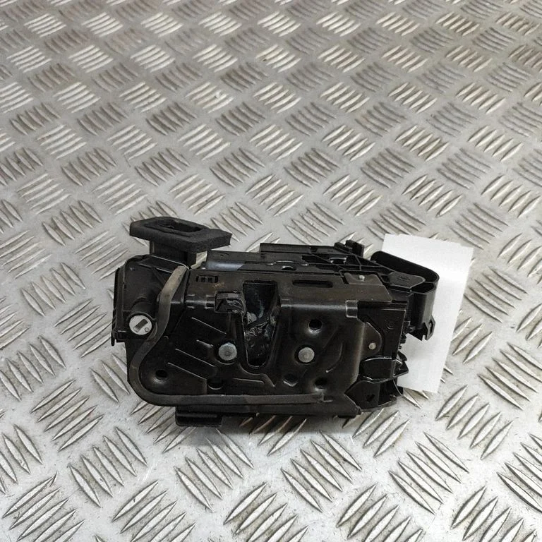 Coupe door lock (next to the handle) 5TC837015B