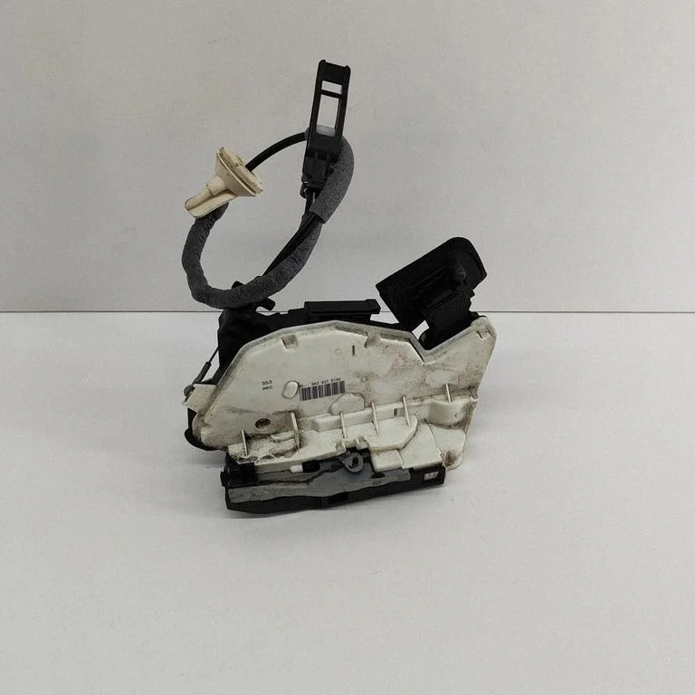 Priekšējā slēdzene (pie roktura) – Volkswagen e-Golf (2014-)