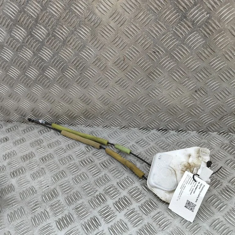 Wkładka zamka przy klamce (wersja 2-drzwiowa) GHP959310A