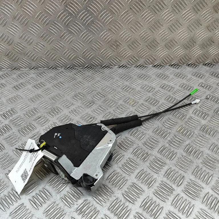 Coupe door lock (next to the handle) 6904005150