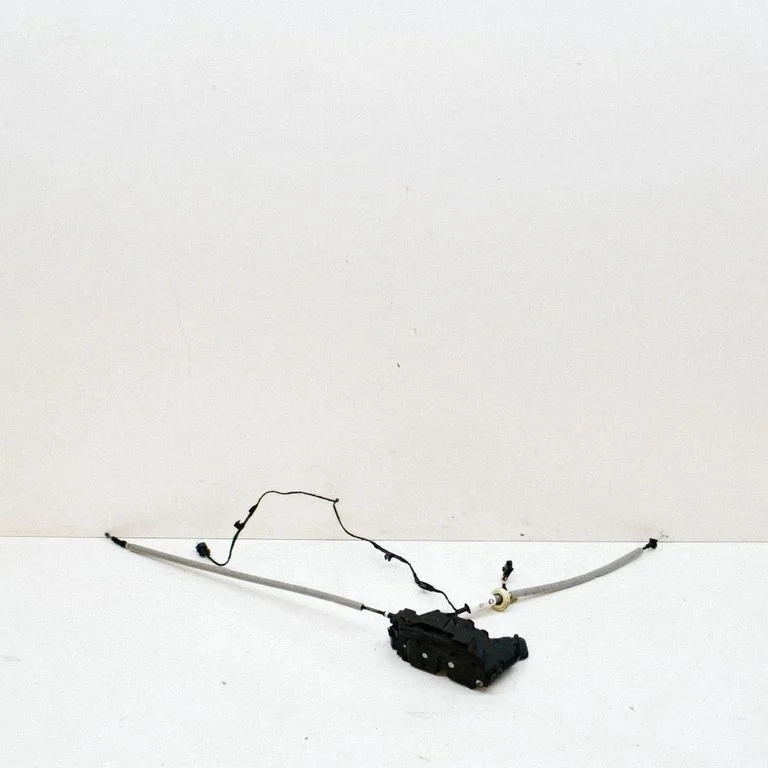 Coupe door lock (next to the handle) – Volkswagen Crafter (2006-2016)