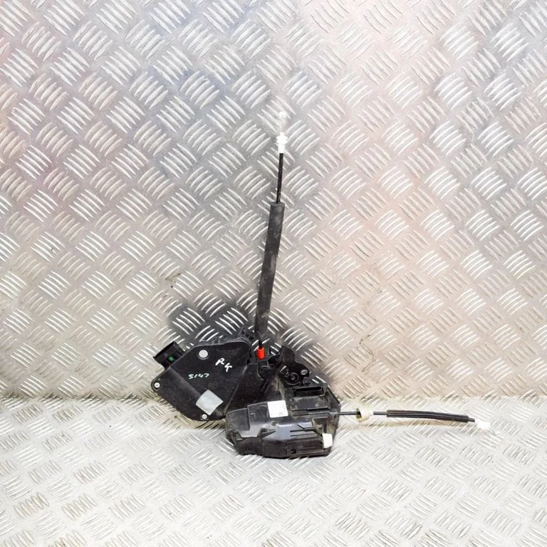 Coupe door lock (next to the handle) FK72203A29EE
