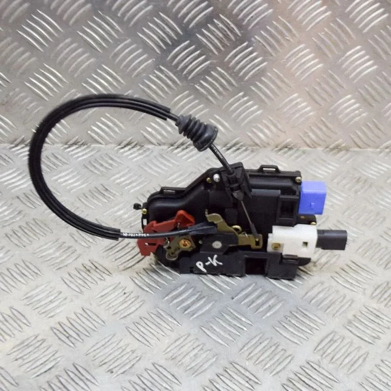 Wkładka zamka przy klamce (wersja 2-drzwiowa) 3D1837015A