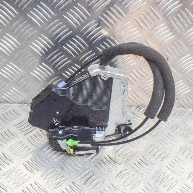 Priekšējā slēdzene (pie roktura) W48I2709