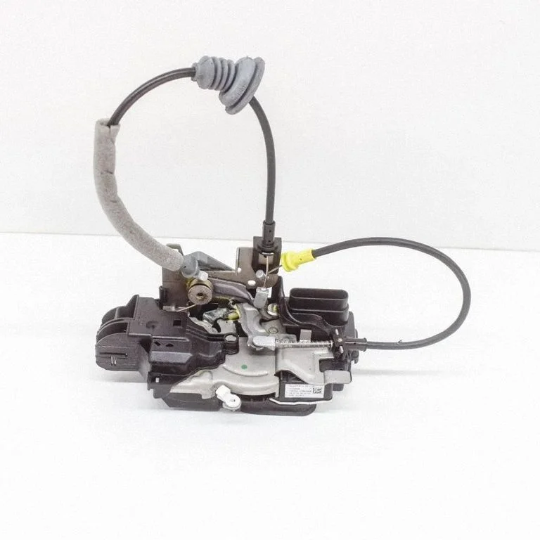 Priekšējā slēdzene (pie roktura) C26966106