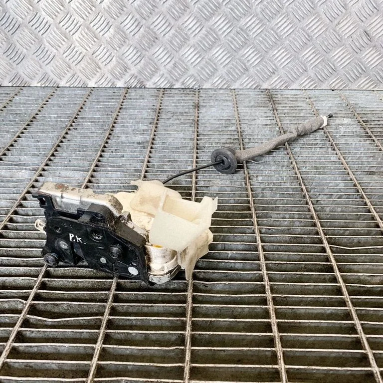 Kupee ukse lukk (käepideme juures) 8J1837015C