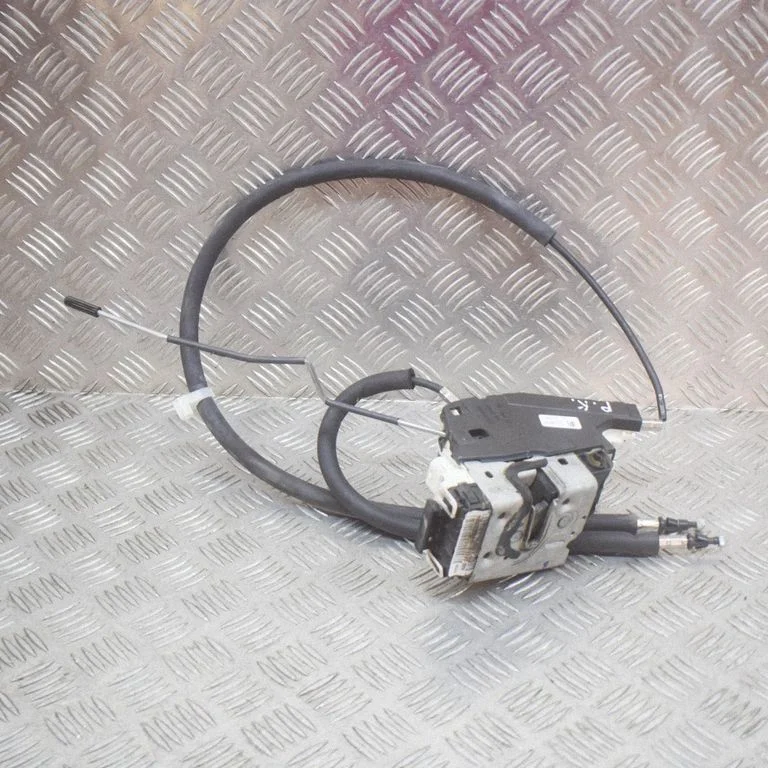 Coupe door lock (next to the handle) 673007276