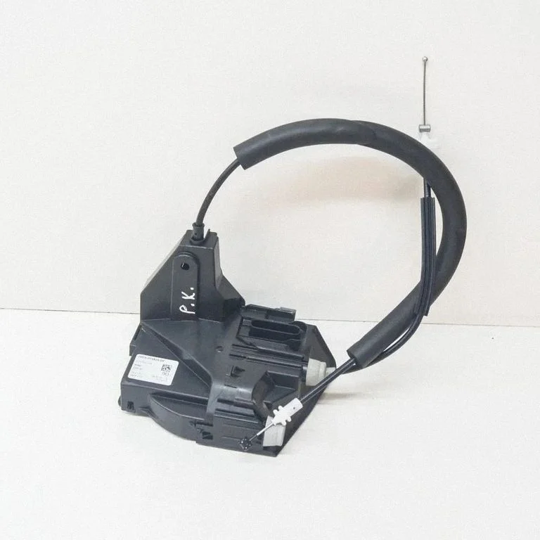 Priekšējā slēdzene (pie roktura) C75723104