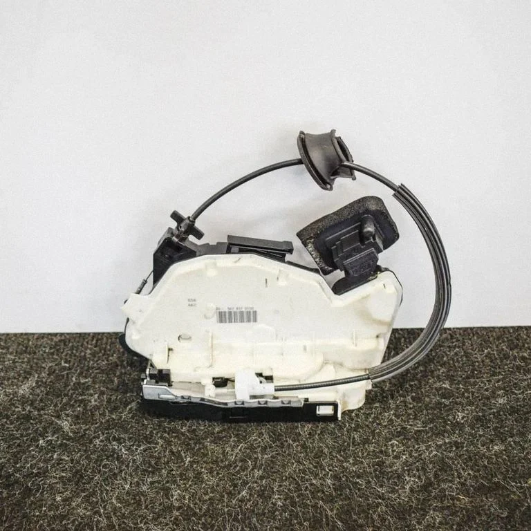 Priekšējā slēdzene (pie roktura) – Seat Leon (5F) (2012-2019)
