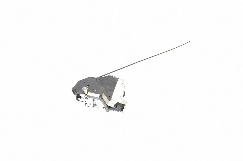 Priekšējā slēdzene (pie roktura) 4YA2B2318