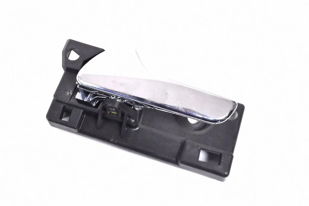 Front door interior handle – front left