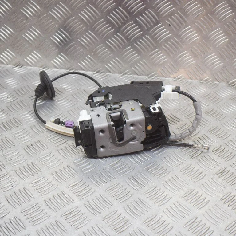 Front door lock A2077604240