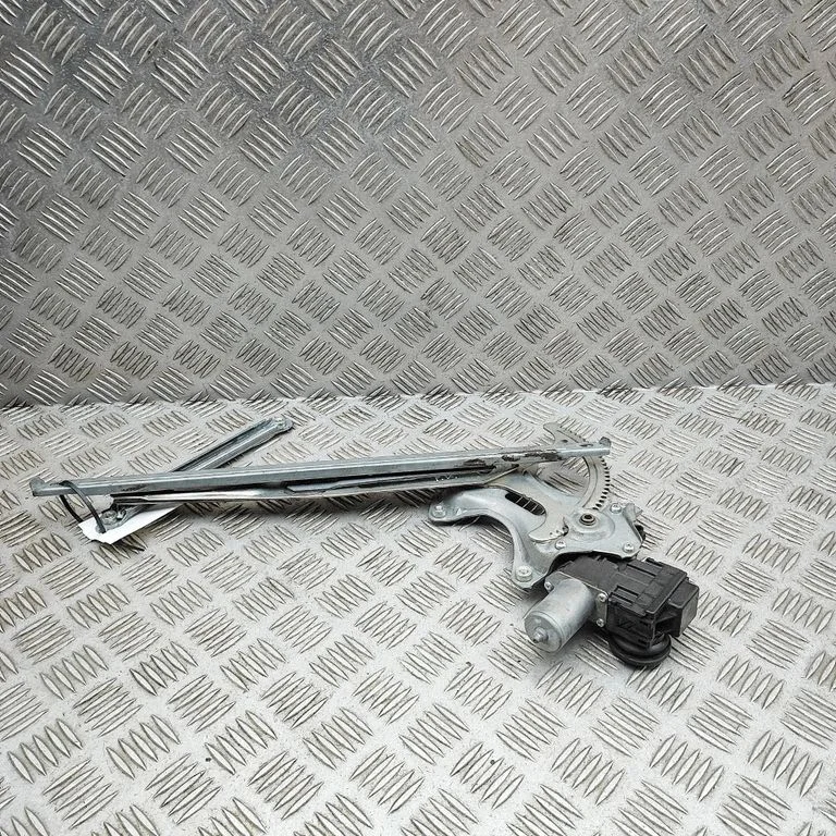 Front door electric window regulator – Toyota Prius (XW30) (2009-2015)