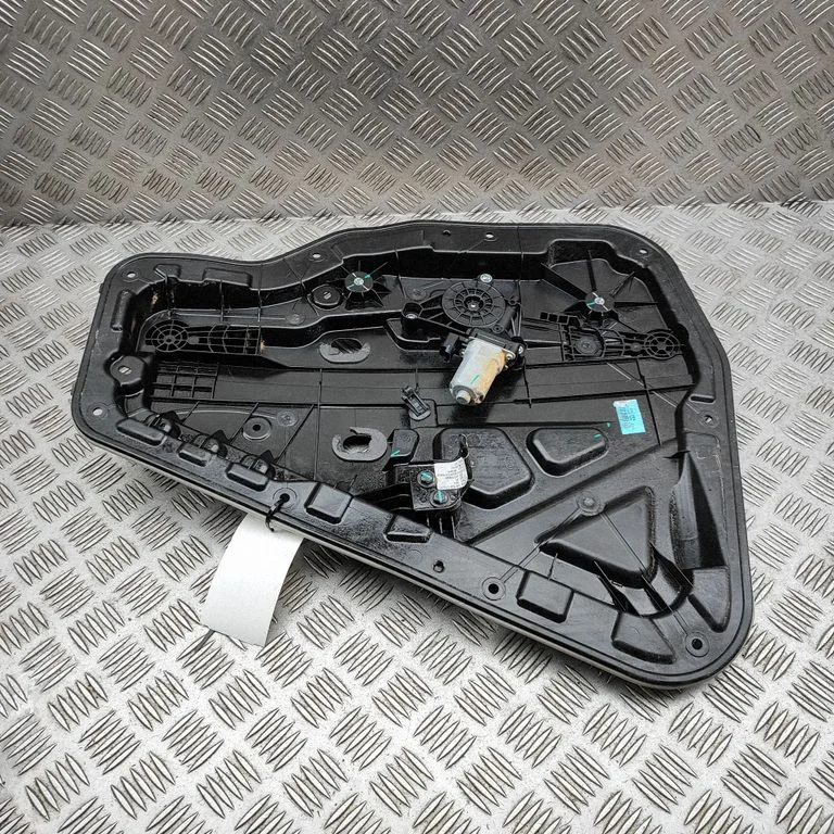 Front door electric window regulator SA3F6204209V