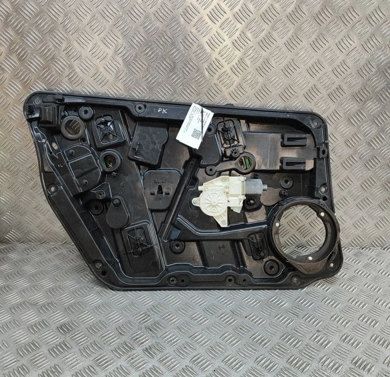 Podnośnik szyby przedniej bez silniczka – Mercedes-Benz Klasa A W176 (2012-2018)
