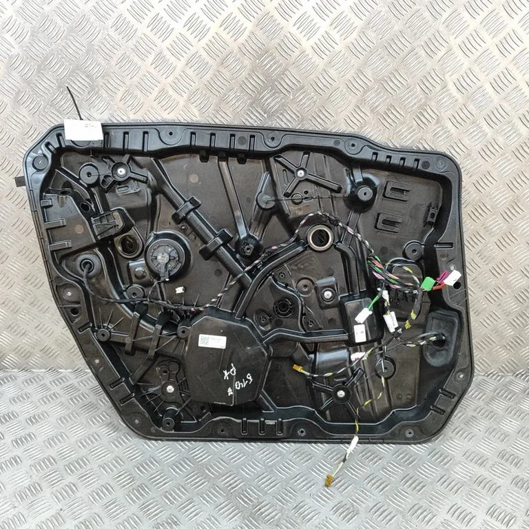 Front door electric window regulator A1679050800