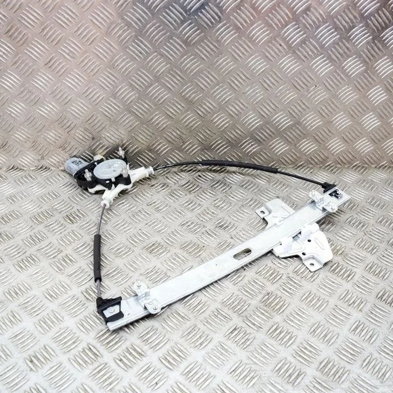 Podnośnik szyby przedniej bez silniczka 824501W300
