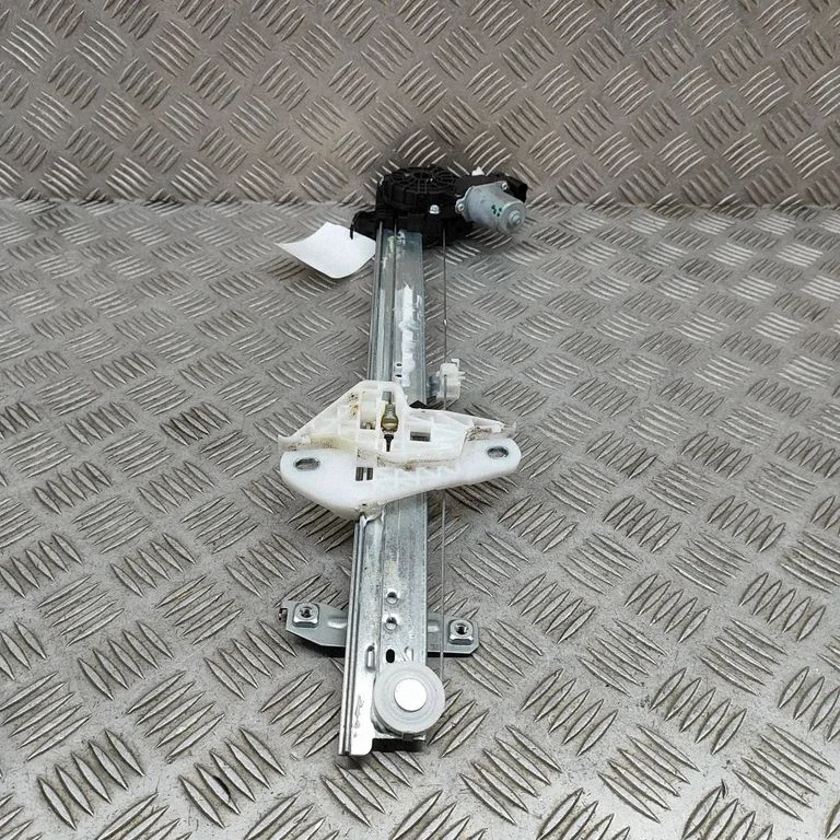 Front door electric window regulator CM093700A