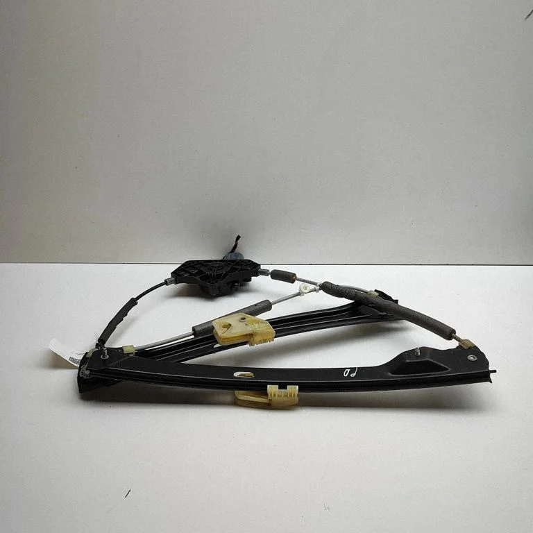 Priekšējā el. loga pacēlāja mehānisma komplekts 3V0837462A