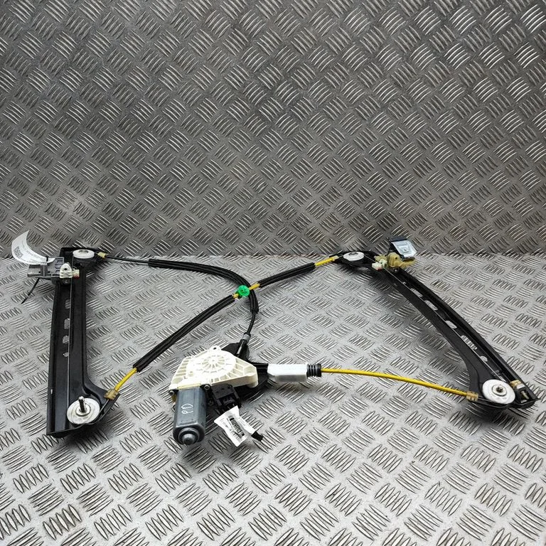 Front door window regulator with motor A2057204227