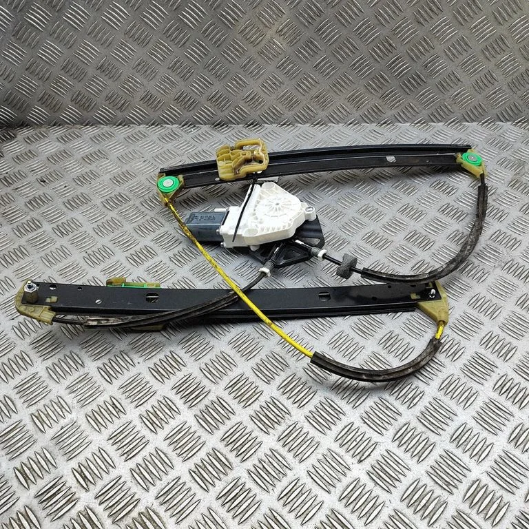 Priekšējā el. loga pacēlāja mehānisma komplekts 8K0959802B