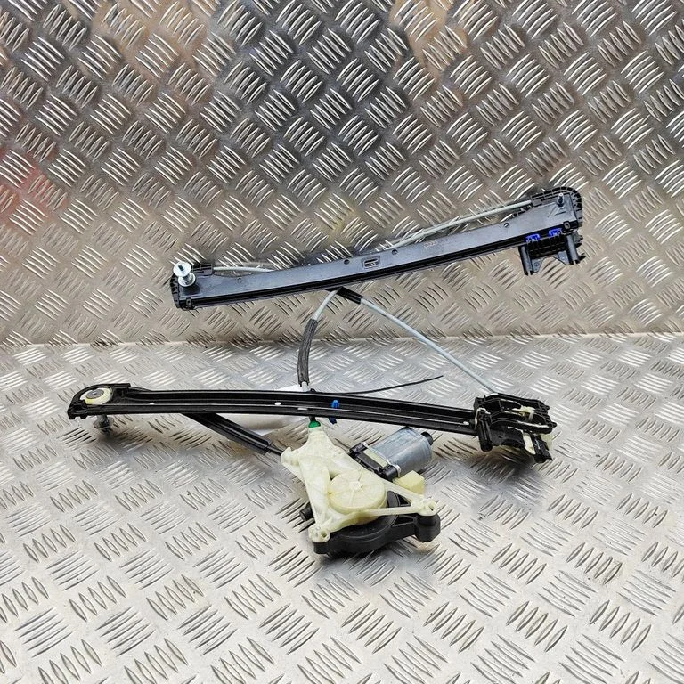 Front door window regulator with motor 5Q0959801B