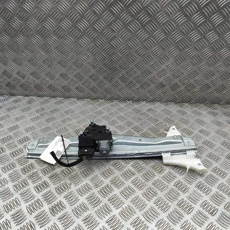 Front door window regulator with motor 82460EV010